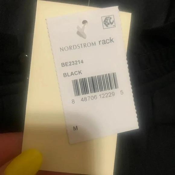 ‎NWT- Everleigh Off-the-Shoulder Black Blouse. Size M. - Picture 4 of 11